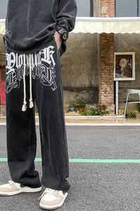 Pantaloni barbatesti model lat cu sireturi si inscriptionare