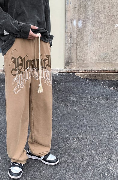 Pantaloni barbatesti model lat cu sireturi si inscriptionare