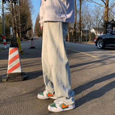 Blugi largi - model curat