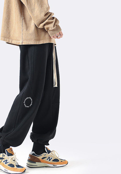 Pantaloni de bărbați sport cu inscripții și șireturi