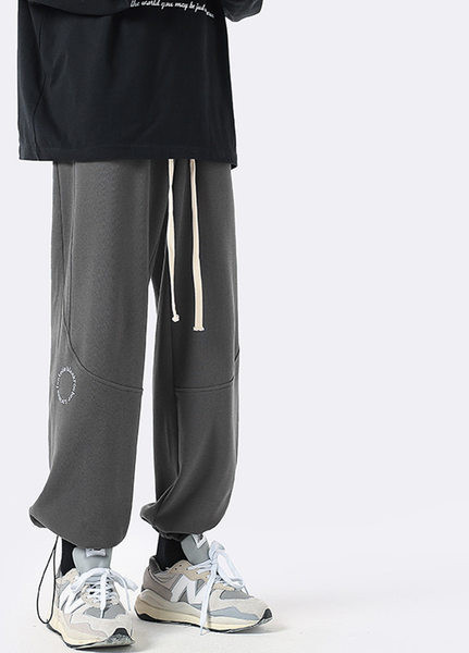 Pantaloni de bărbați sport cu inscripții și șireturi