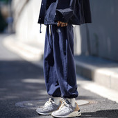 Pánske ležérne nohavice so sťahovacou šnúrkou a vreckami