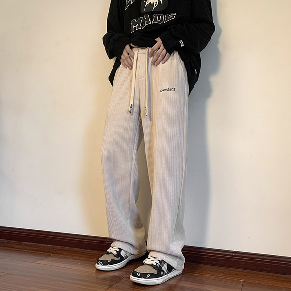 Széles szárú nadrág fűzővel és felirattal