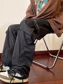 Φαρδύ ανδρικό παντελόνι σε ίσια γράμμη με  τσέπη