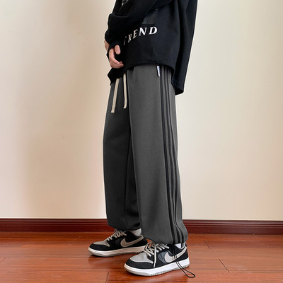 Pantaloni sport barbati cu margini