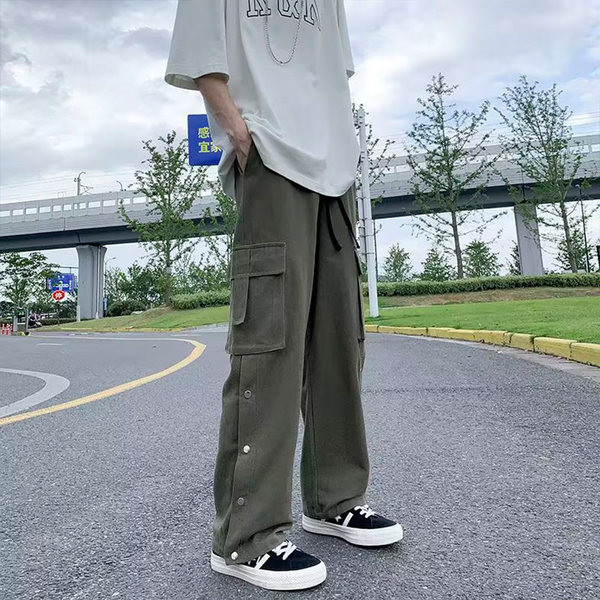 Pantaloni barbatesti cu buzunar si nasturi