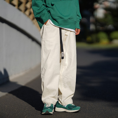 Čistý model pánskych nohavíc vhodný na každodenné nosenie