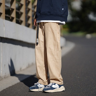 Čistý model pánskych nohavíc vhodný na každodenné nosenie