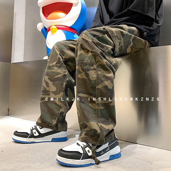 Lezser, széles szárú férfi nadrág zsebekkel