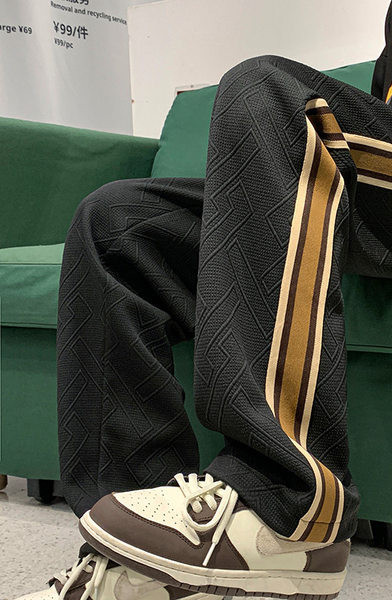 Vyriškos kelnės su raišteliais ir raišteliais