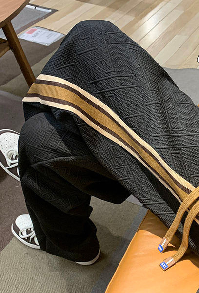 Vyriškos kelnės su raišteliais ir raišteliais