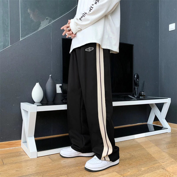 Nový model pánskych športových nohavíc s lemovaním