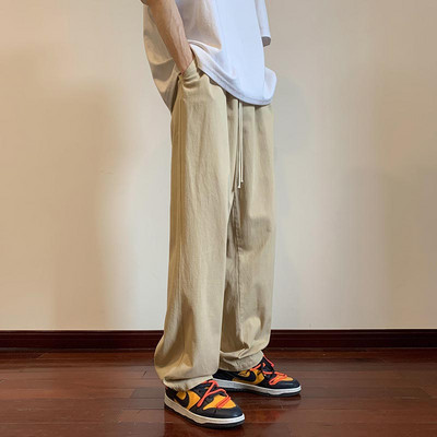 Moderné pánske nohavice s vreckami a šnúrkami rovného strihu