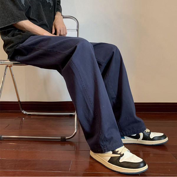 Moderné pánske nohavice s vreckami a šnúrkami rovného strihu