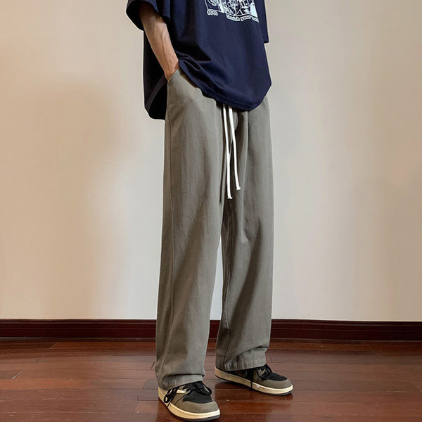 Moderné pánske nohavice s vreckami a šnúrkami rovného strihu