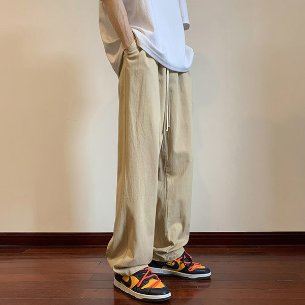 Moderné pánske nohavice s vreckami a šnúrkami rovného strihu