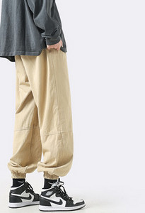 Pantaloni barbatesti model lat cu elastic la picioare si inscriptionare