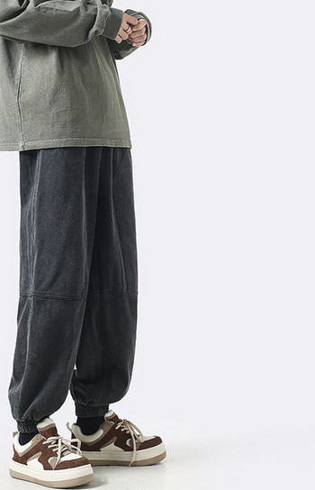 Широк модел мъжки панталон с ластик на крачолите и надпис