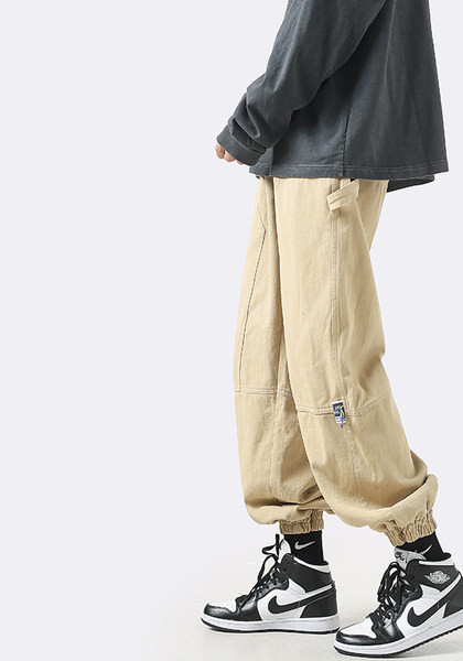 Pantaloni barbatesti model lat cu elastic la picioare si inscriptionare