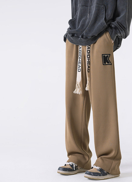 Pantaloni sport barbati cu sireturi si broderii