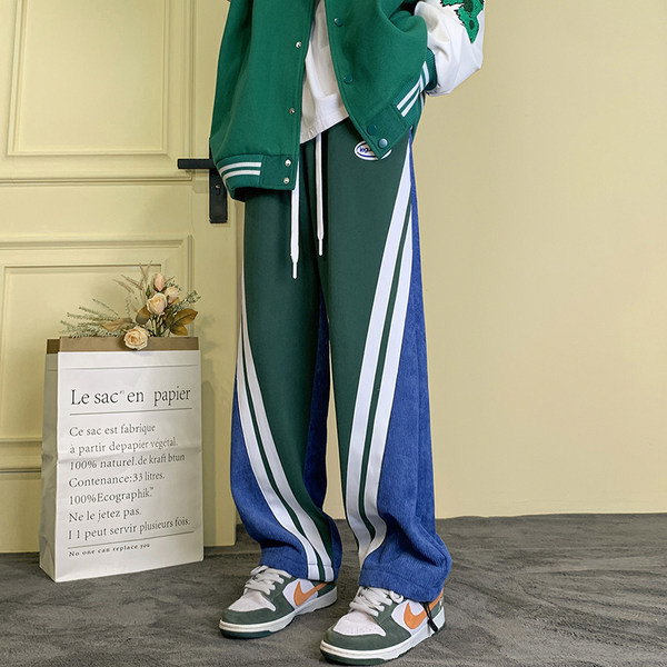 Pánske športové nohavice s nápisom a šnúrkami vhodné na každodenné nosenie