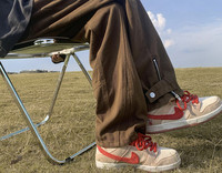 Pantaloni barbati cu fermoar si nasture la picioare - model lat