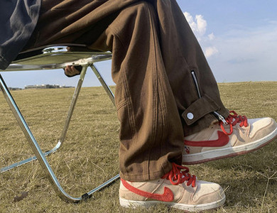 Pantaloni barbati cu fermoar si nasture la picioare - model lat