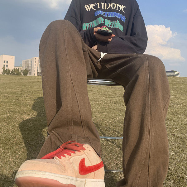 Pantaloni barbati cu fermoar si nasture la picioare - model lat