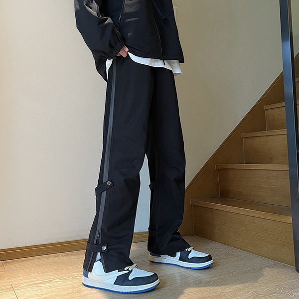 Pánske ležérne nohavice so zipsom a gombíkmi