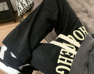 Športové pánske nohavice s nápisom