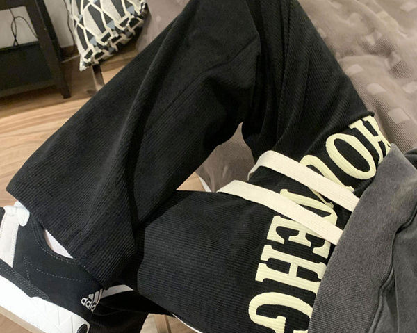 Športové pánske nohavice s nápisom