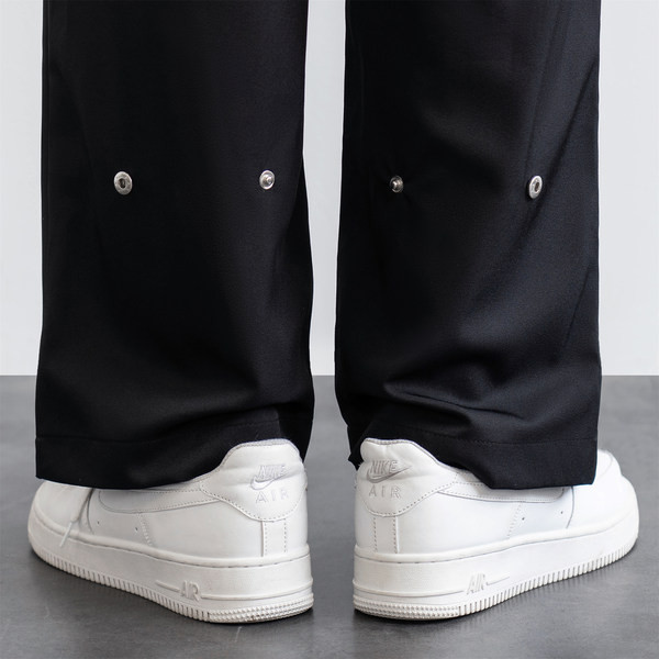 Pánske nohavice rovného strihu s jednofarebnými nohavicami a vreckom