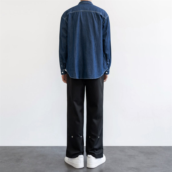 Pánske nohavice rovného strihu s jednofarebnými nohavicami a vreckom