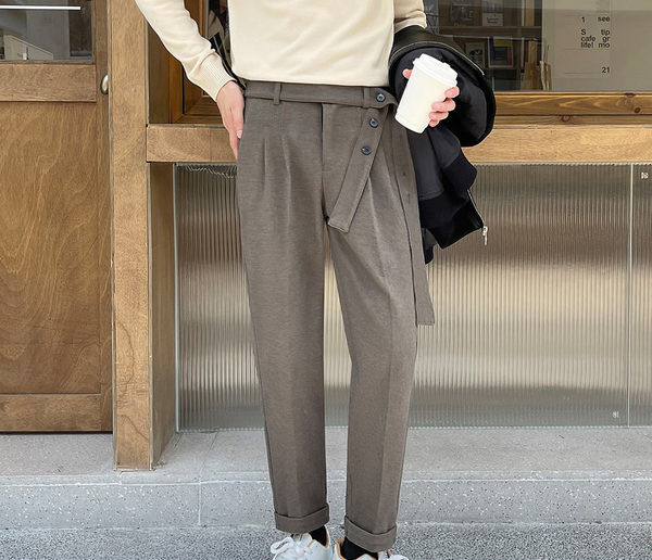 Ravni model muških hlača s remenom