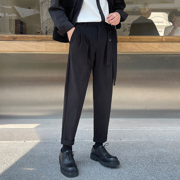 Ravni model muških hlača s remenom