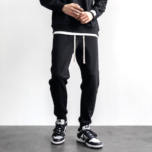 Model nou de pantaloni cu sireturi pentru barbati