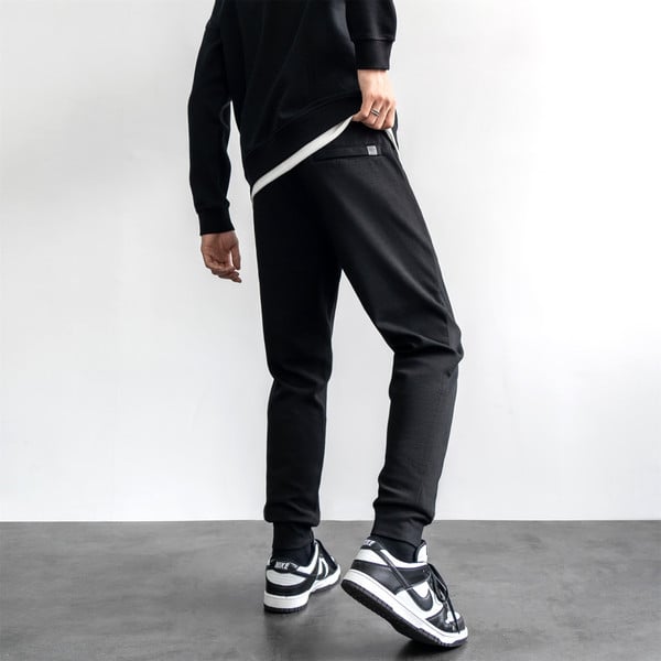 Model nou de pantaloni cu sireturi pentru barbati