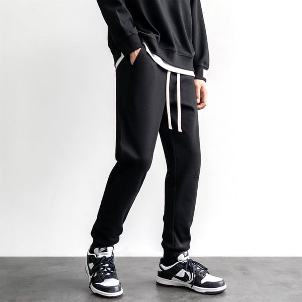 Model nou de pantaloni cu sireturi pentru barbati