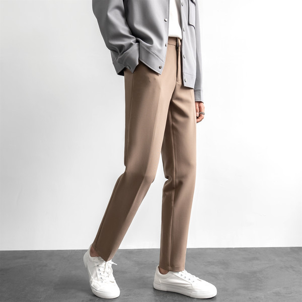 Pantaloni moderni de barbati cu buzunare de culoare maro