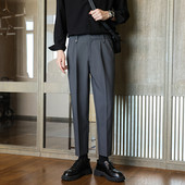 Elegáns, egyenes férfi nadrág zsebbel