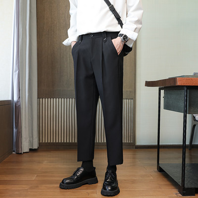 Elegáns, egyenes férfi nadrág zsebbel