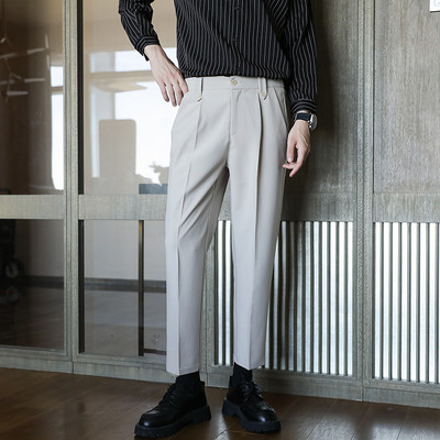 Elegáns, egyenes férfi nadrág zsebbel