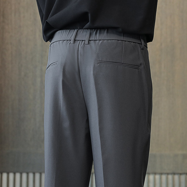 Elegáns, egyenes férfi nadrág zsebbel