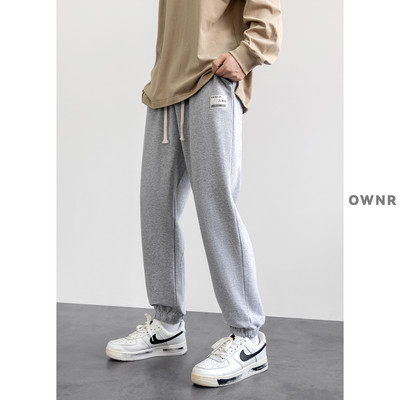 Sportski muški donji dio u sivoj boji