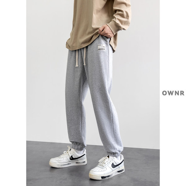 Sportski muški donji dio u sivoj boji