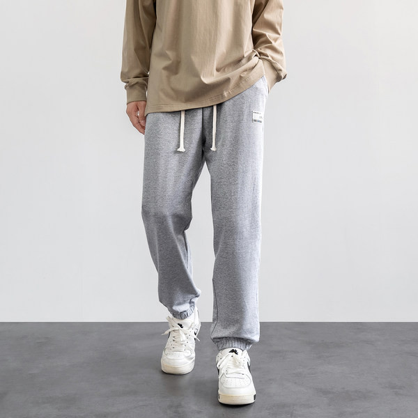 Sportski muški donji dio u sivoj boji