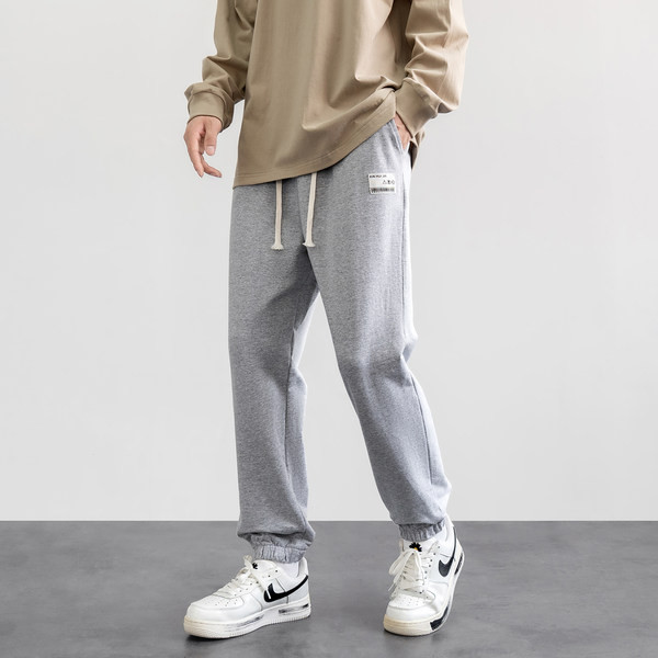 Sportski muški donji dio u sivoj boji