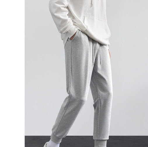 Pánske športové nohavice so šnúrkami a vreckom vhodné na každodenné nosenie