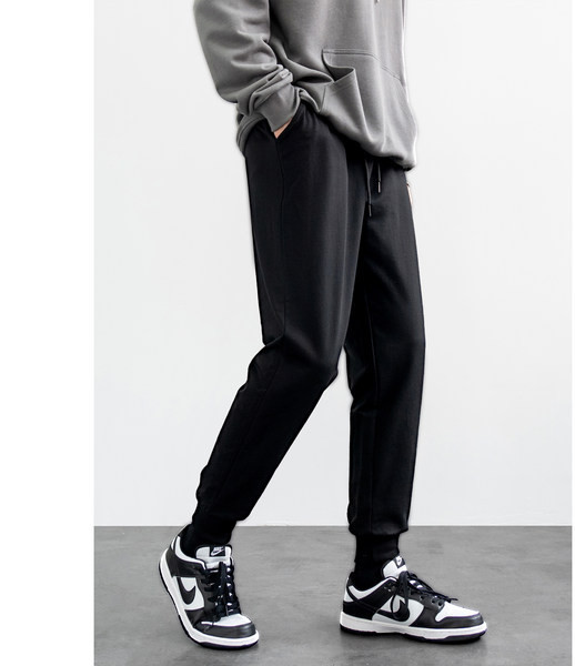 Pánske športové nohavice so šnúrkami a vreckom vhodné na každodenné nosenie