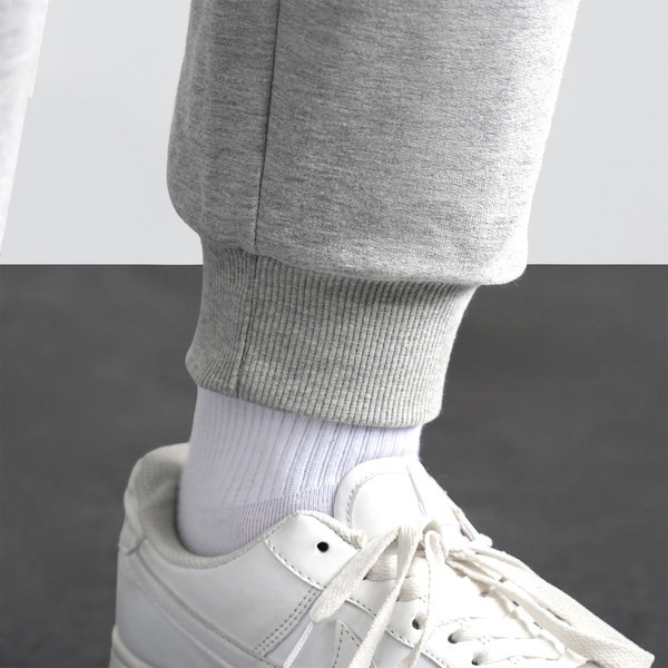 Pánske športové nohavice so šnúrkami a vreckom vhodné na každodenné nosenie